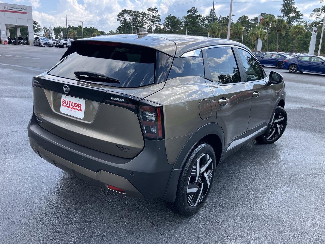 Used 2025 Brown (Canyon Bronze Metallic) Nissan SV image 5