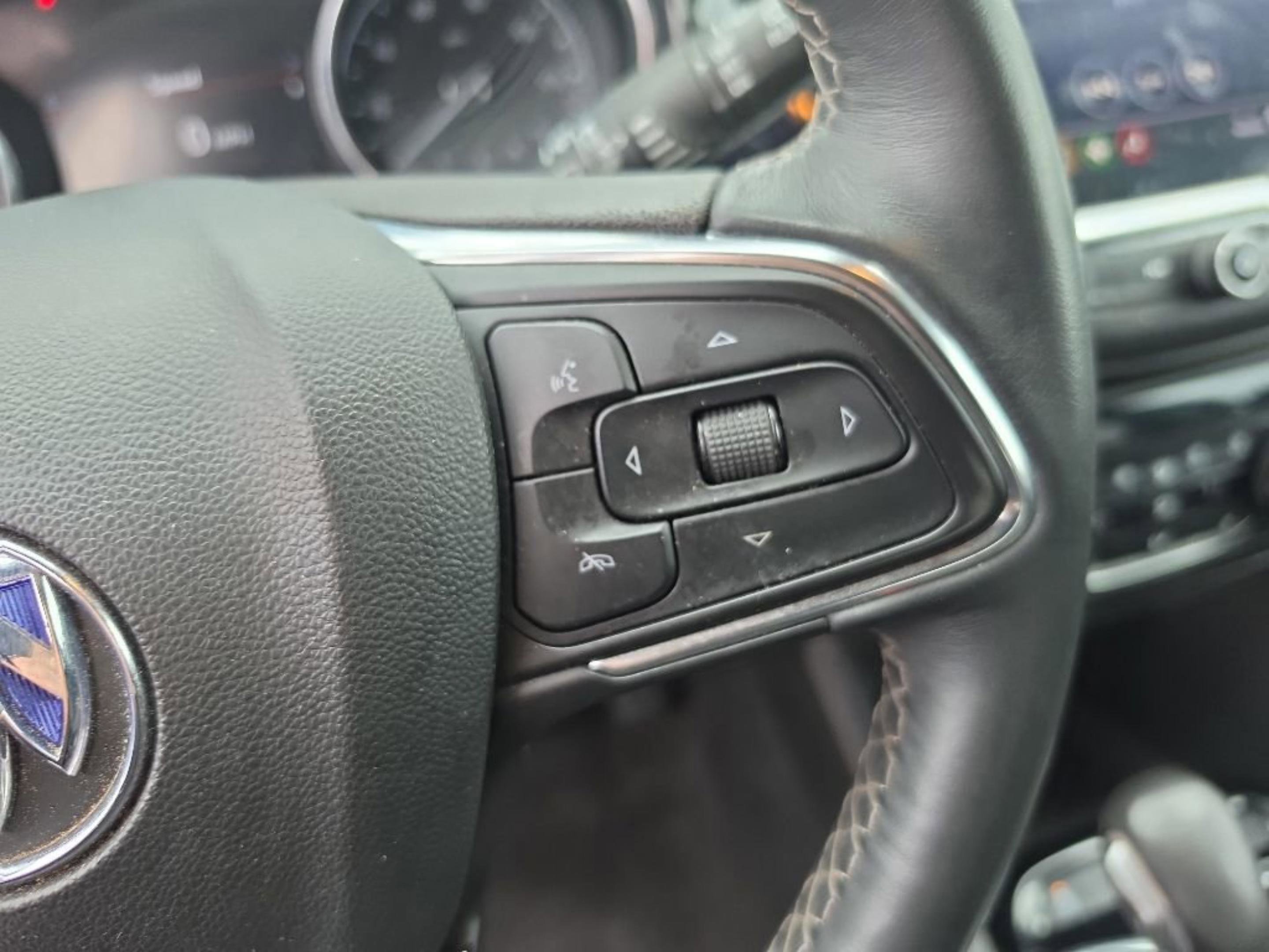 Used 2022 Summit White Buick Select image 21