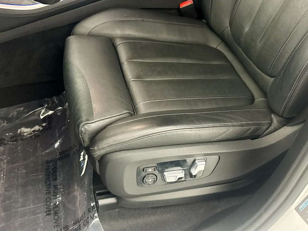 Used 2021 White BMW sDrive40i image 19
