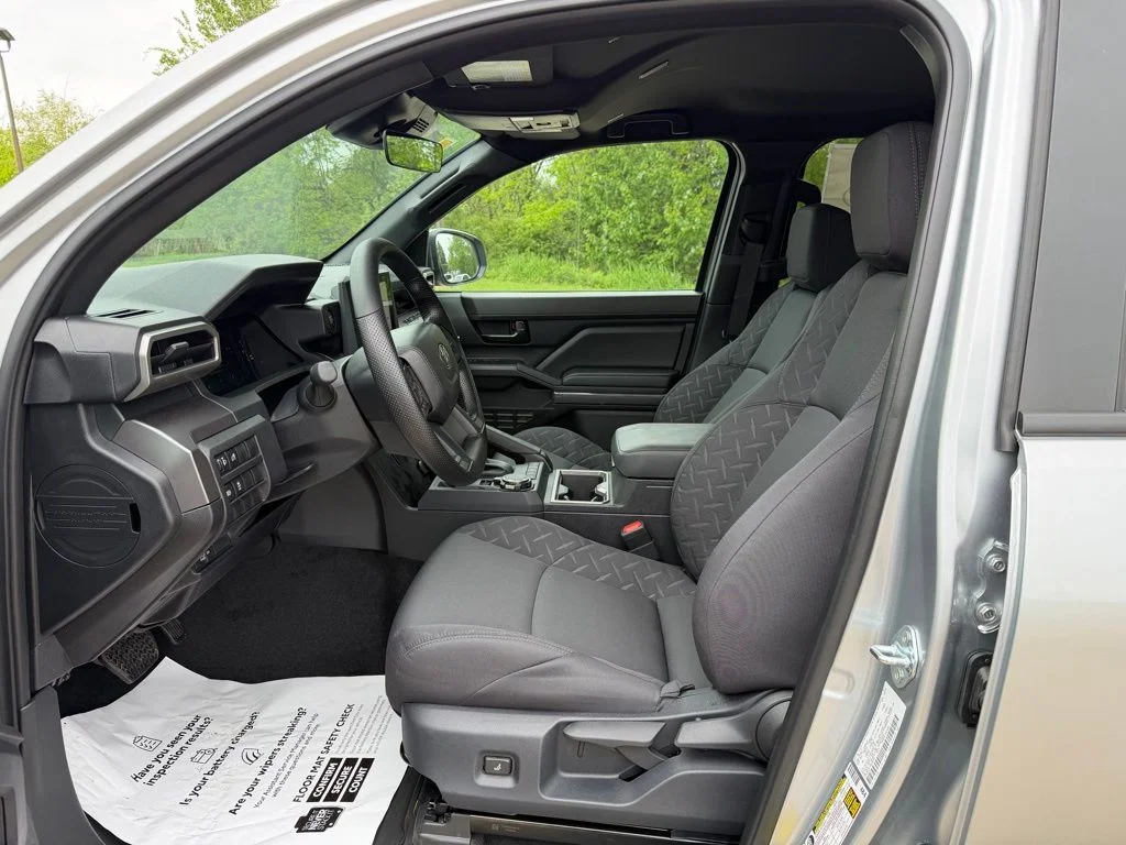 2026 Toyota Tacoma SR5 - Photo 12