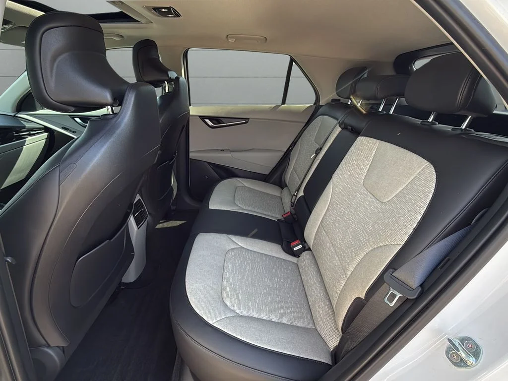 Used 2023 White Kia Wave image 16