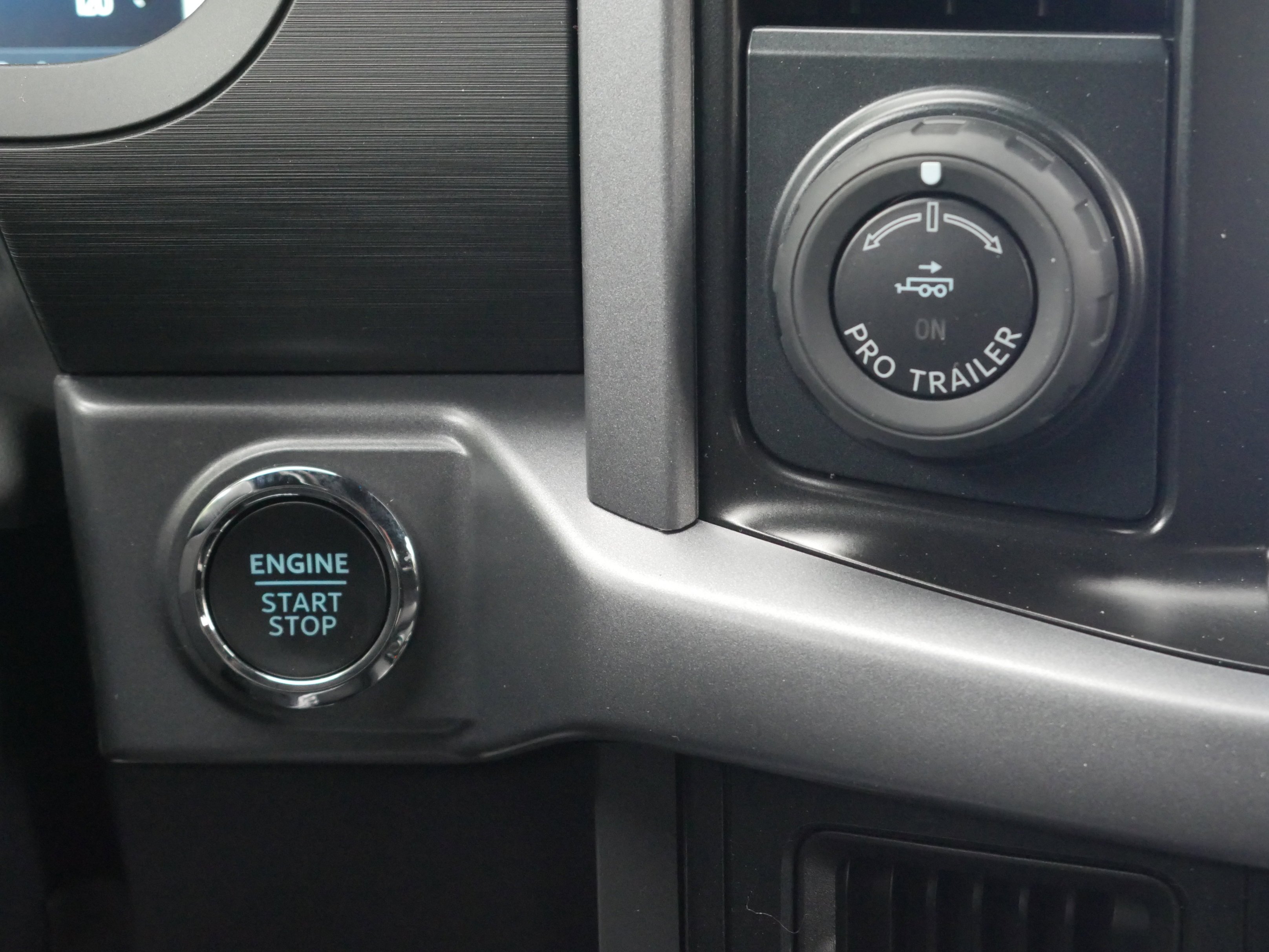 New 2026 Oxford White Ford XLT image 8