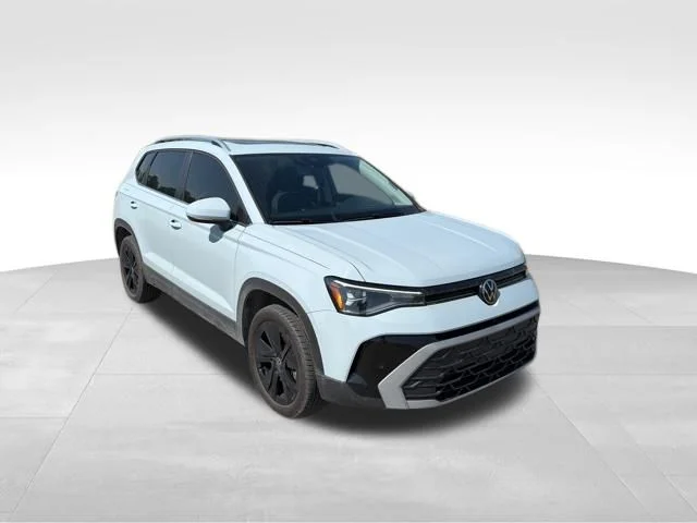 2025 Volkswagen Taos 1.5T SE's photo