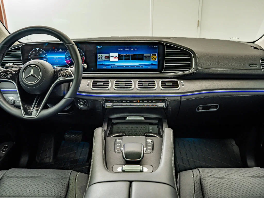 Used 2025 Obsidian Black Mercedes-Benz GLE 580 image 32