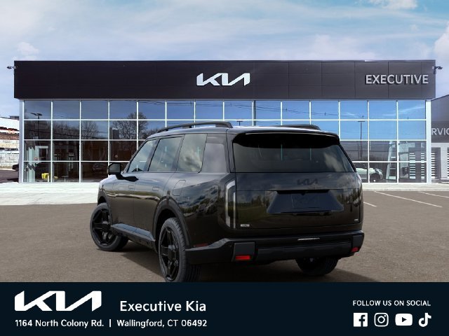 New 2027 Black Kia  image 4
