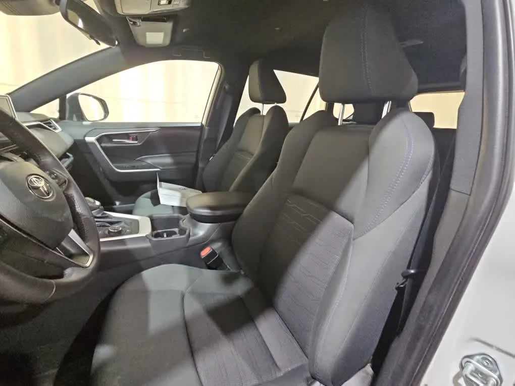 Used 2023 Wind Chill Pearl Toyota Hybrid SE image 11