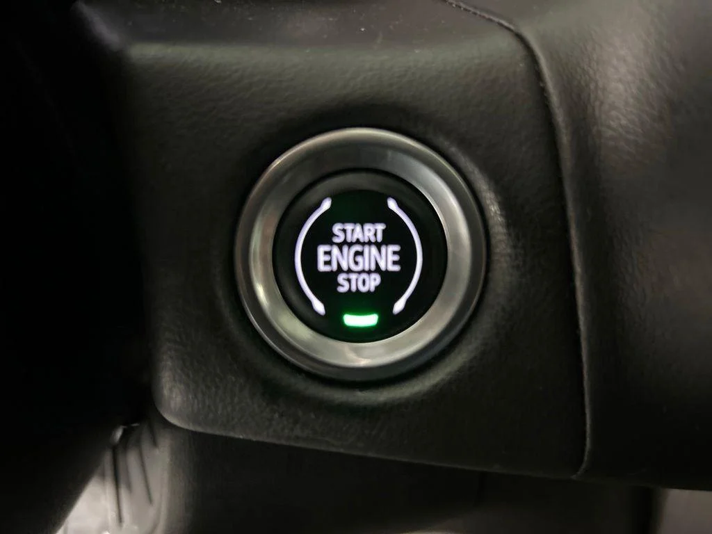 Used 2023 Sterling Metallic GMC AT4 image 33