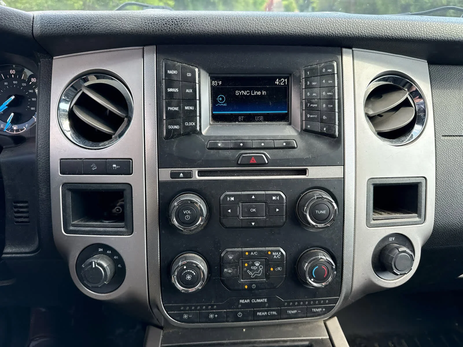 Used 2017 Oxford White Ford XLT image 12