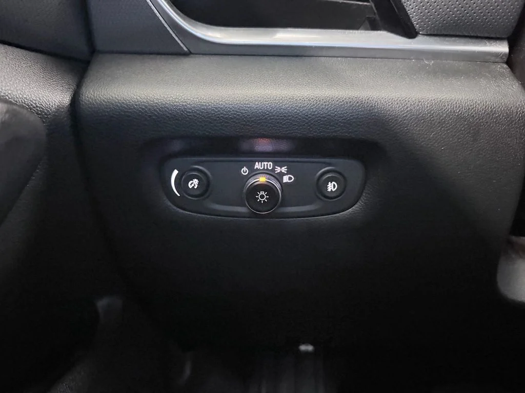 Used 2019 Red Tintcoat Chevrolet Premier image 23