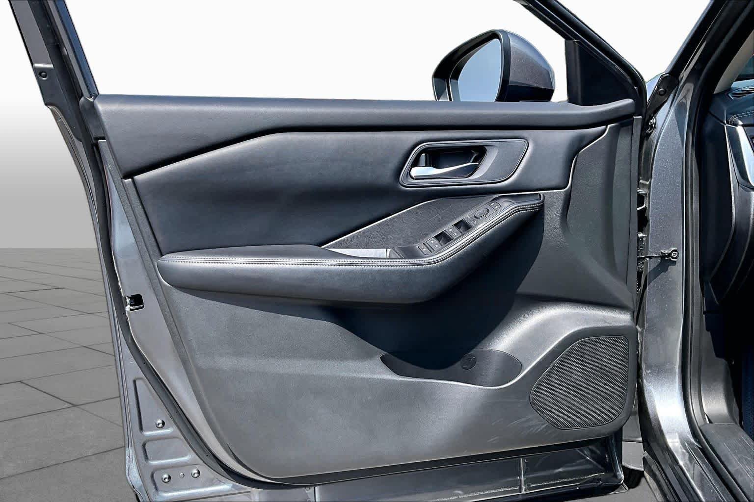 Used 2025 Gun Metallic Nissan SV image 21