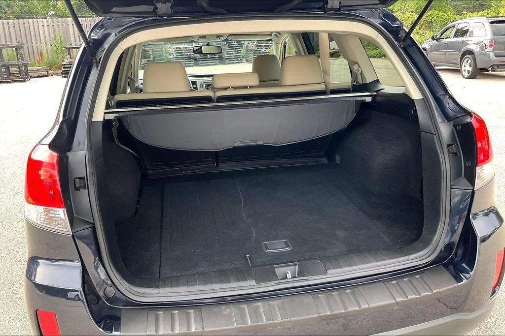 Used 2014 Blue Subaru 2.5i image 27