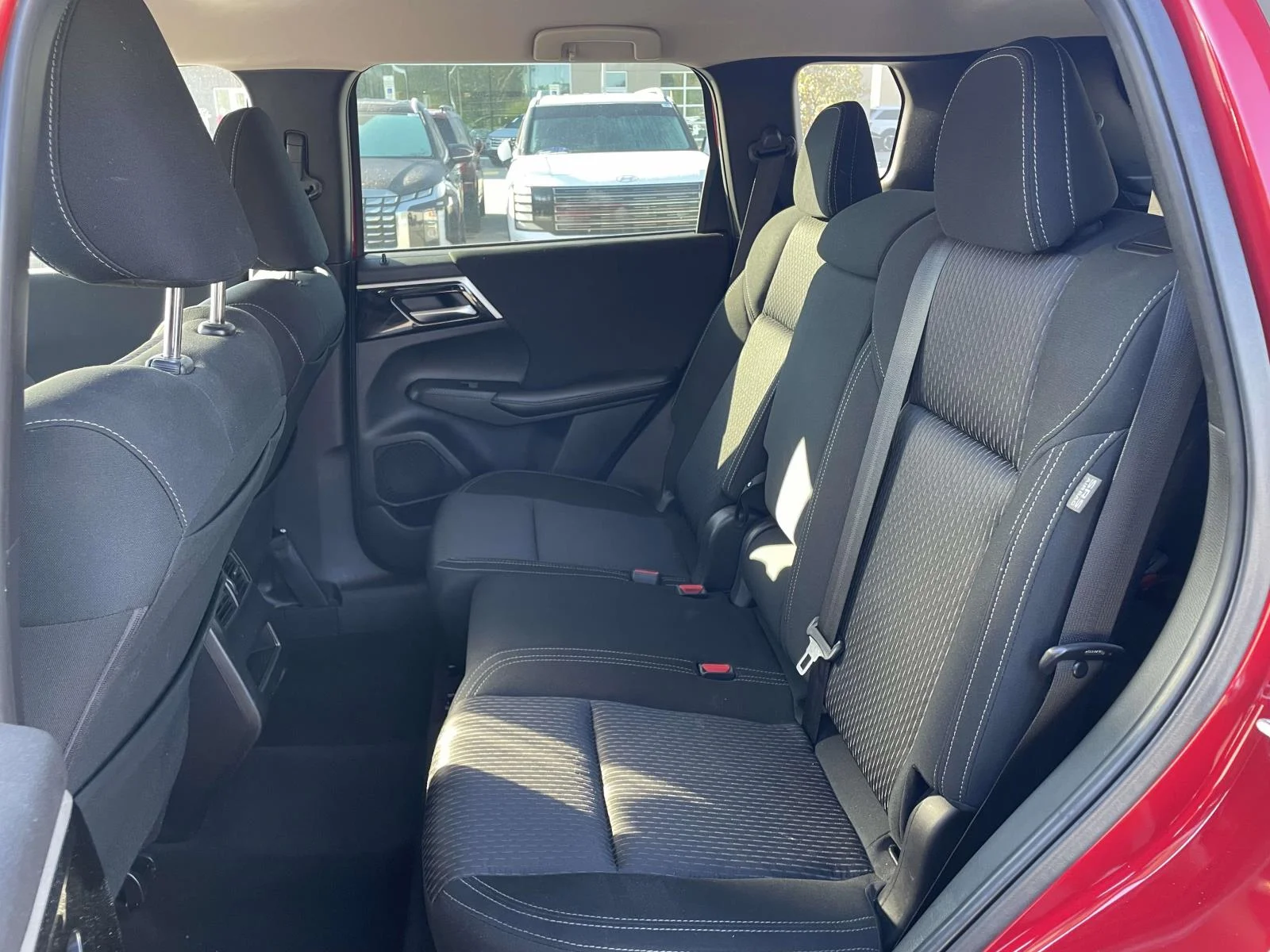 Used 2022 Red Diamond Mitsubishi ES image 3