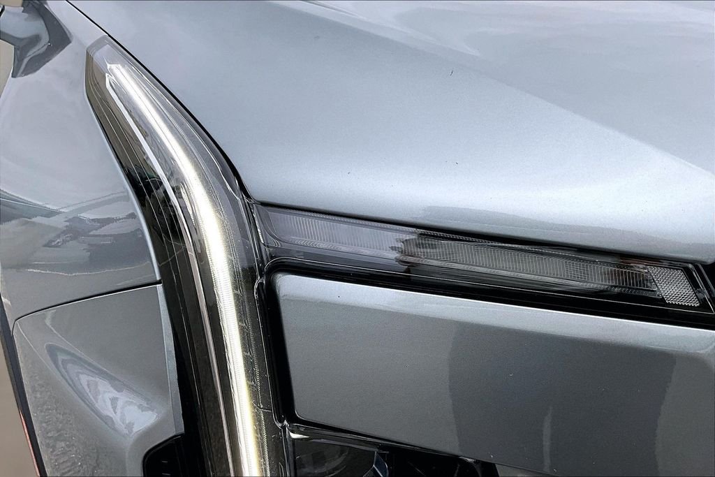Used 2025 Silver Cadillac Premium Luxury image 31