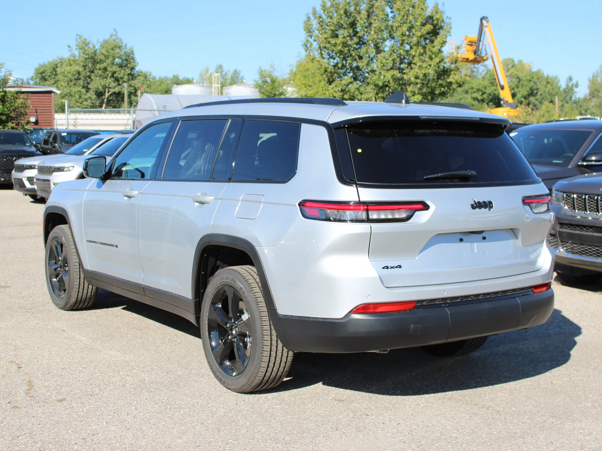 Used 2025 Silver Jeep Altitude* 4x4, Sunroof, Heated Leather, Remote Start image 3