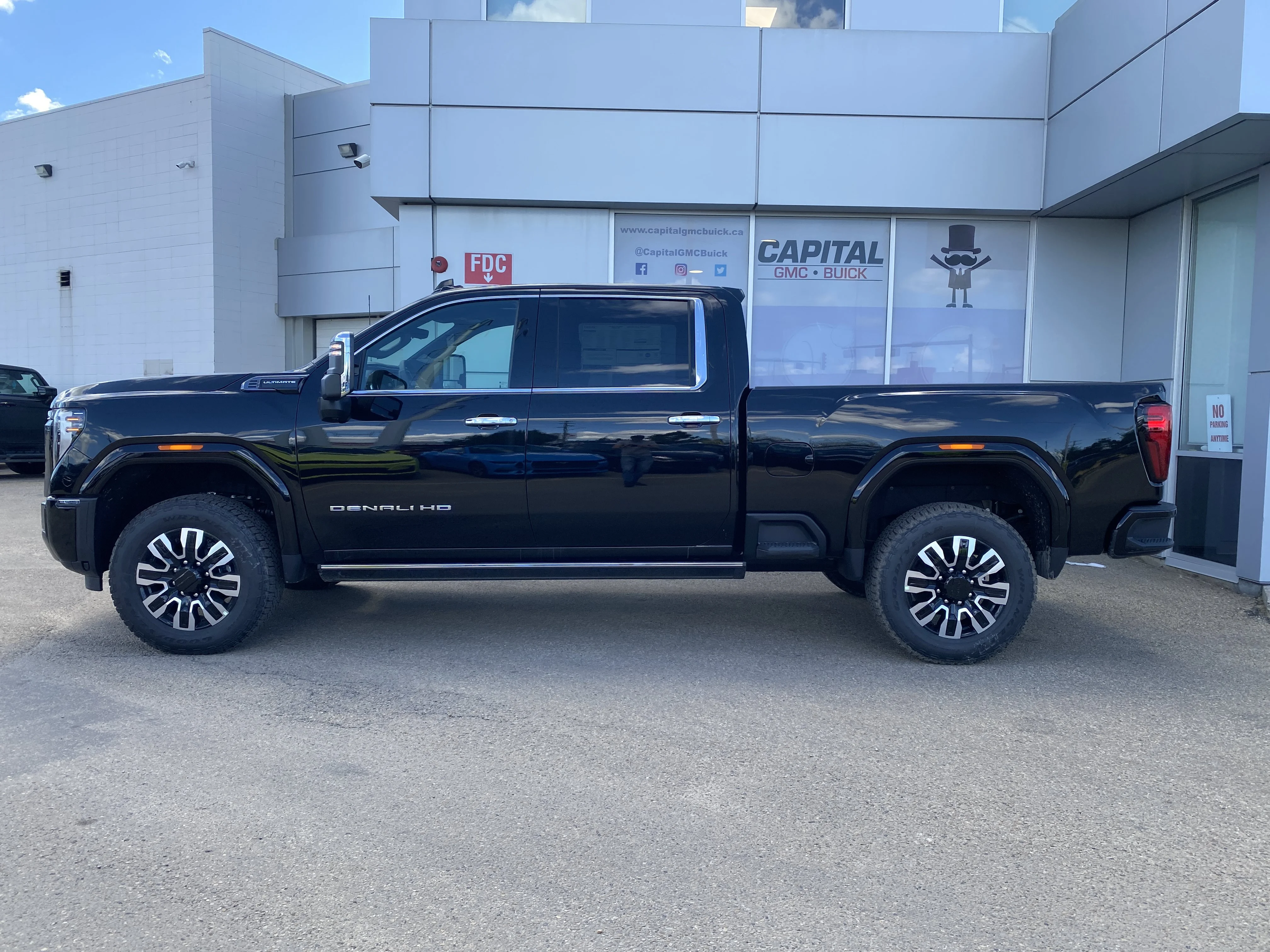 New 2026 ONYX BLACK GMC Denali Ultimate image 3