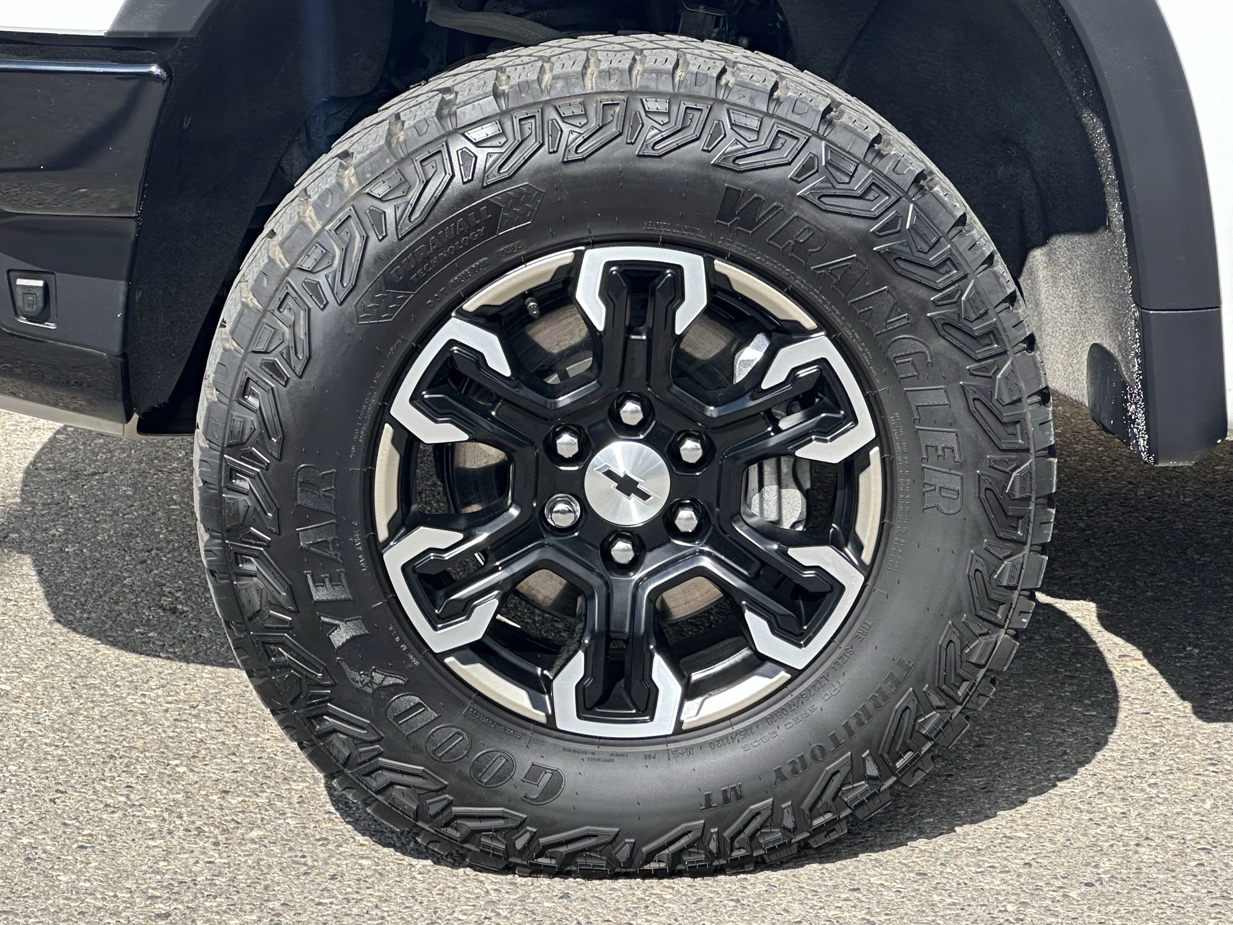 Certified Used 2025  Chevrolet ZR2 image 6