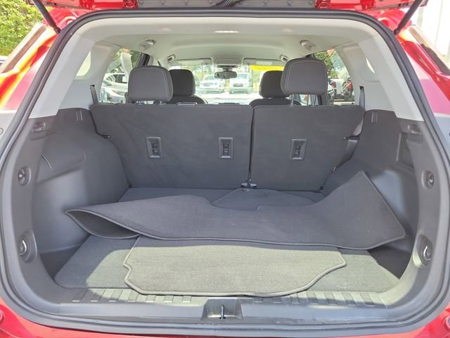 Used 2022 Red GMC SLE image 9