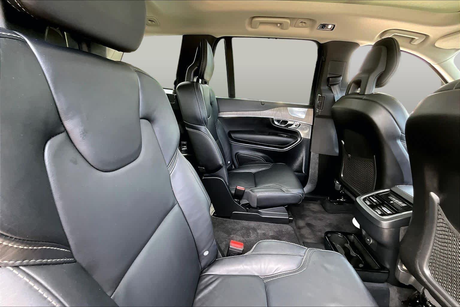 Used 2022 GOLD Volvo Inscription image 20