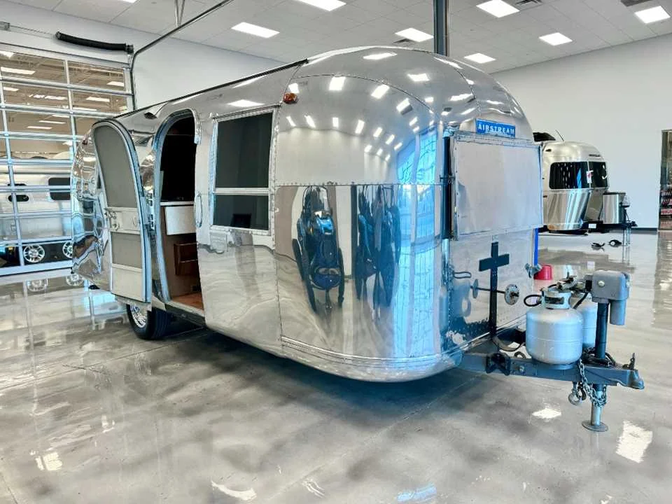 Used 1965 SILVER AIRSTREAM  image 8