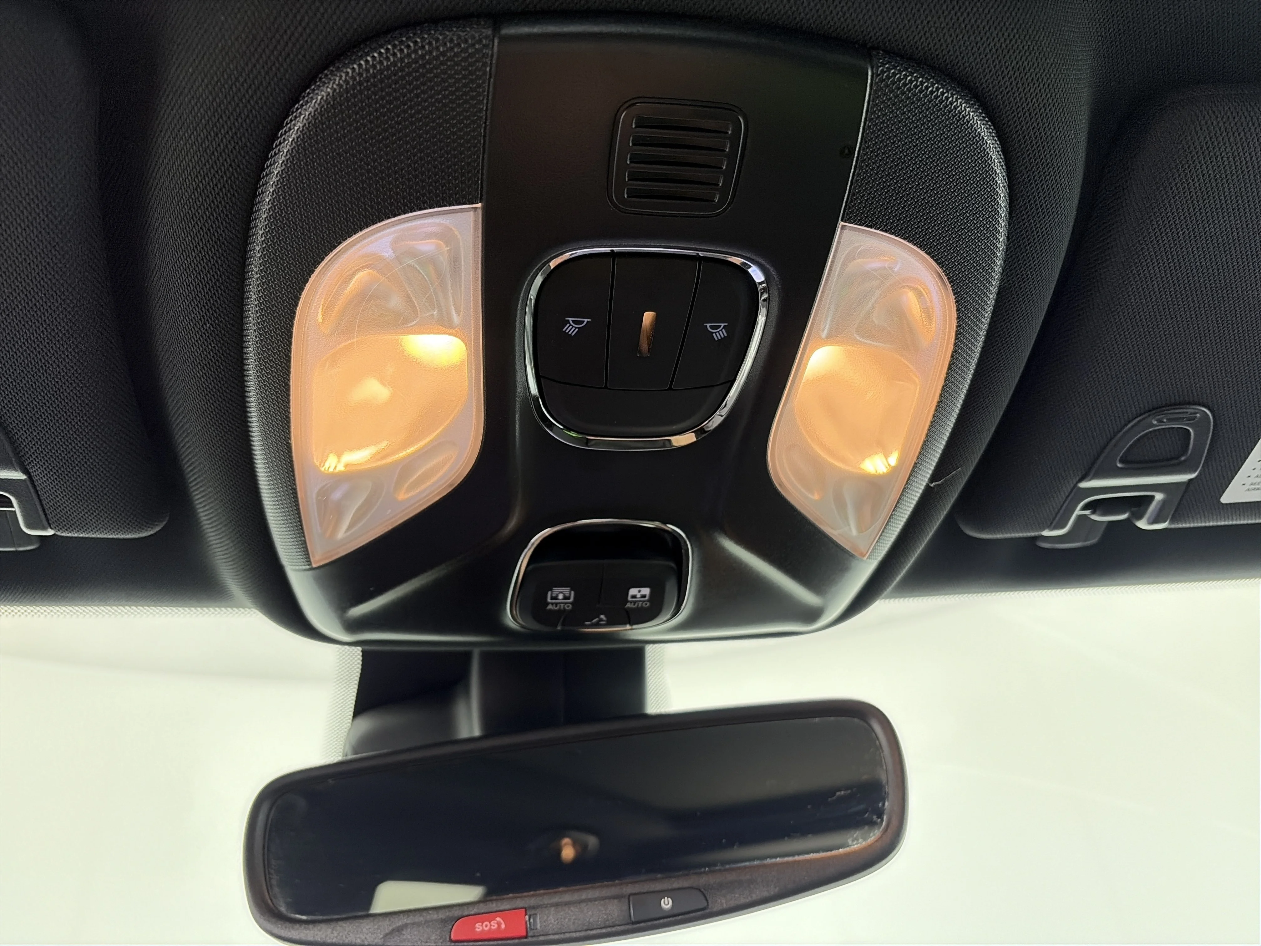 Used 2024 Diamond Black Crystal Pearlcoat Jeep Limited image 40