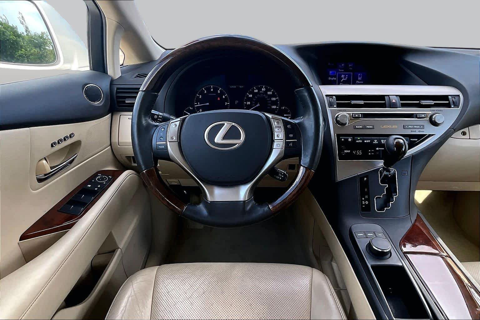 Used 2013 Starfire Pearl Lexus  image 6