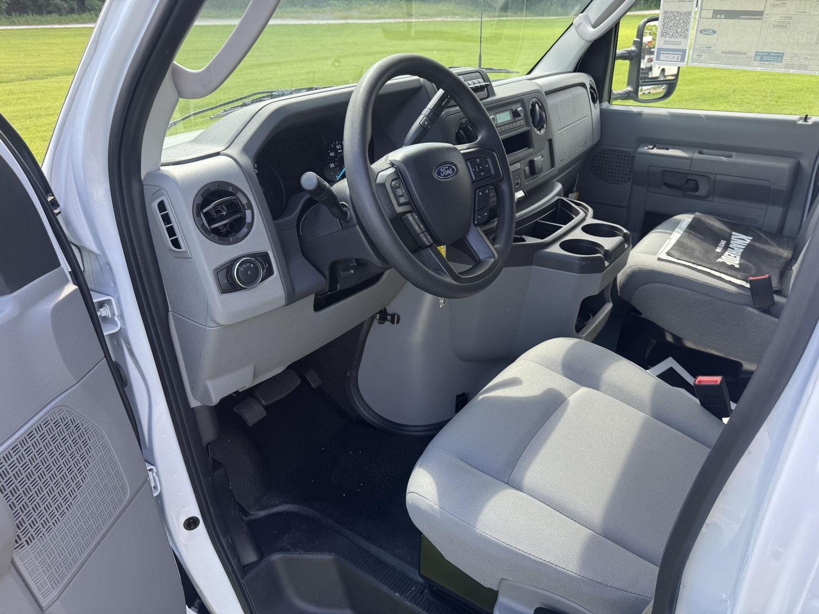 New 2027 Oxford White Ford E-350 SRW image 12