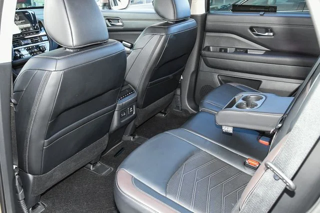Used 2025 White Nissan Platinum image 19