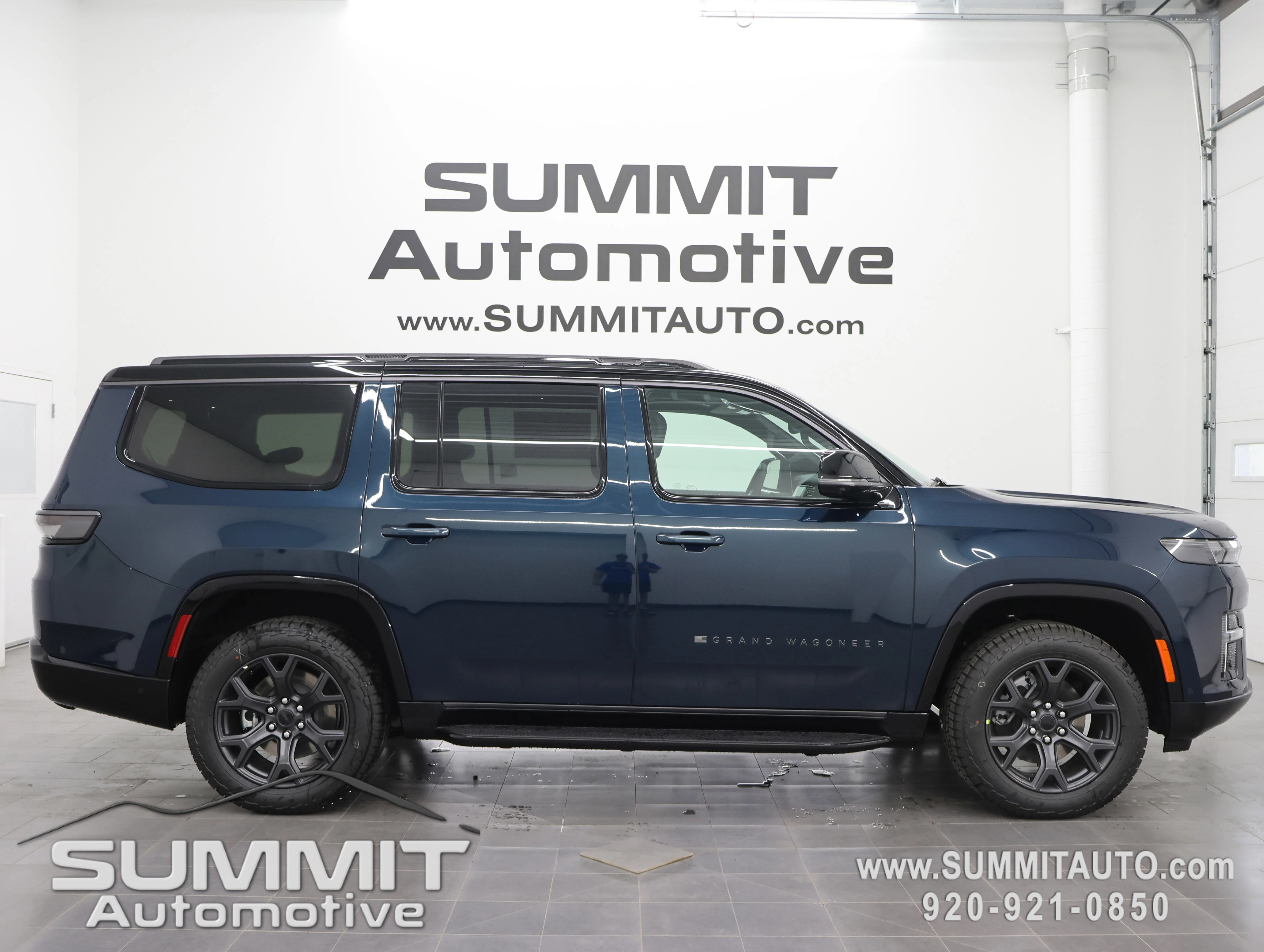 New 2026 Fathom Blue Pearl-Coat Exterior Paint (Late Availability) Jeep Upland image 1