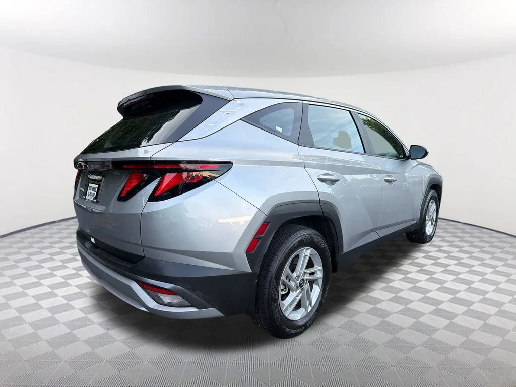 Used 2025 Silver Hyundai SE image 5