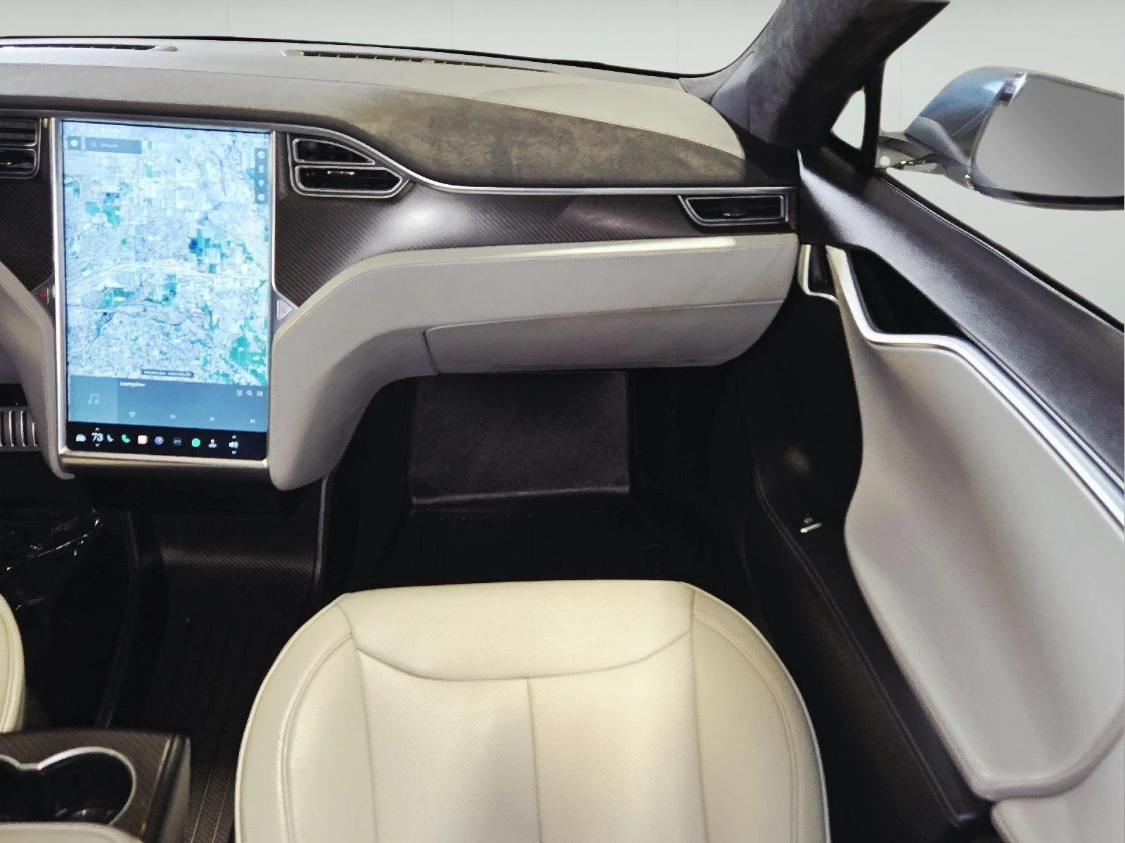 Used 2015 White Tesla P85D image 56