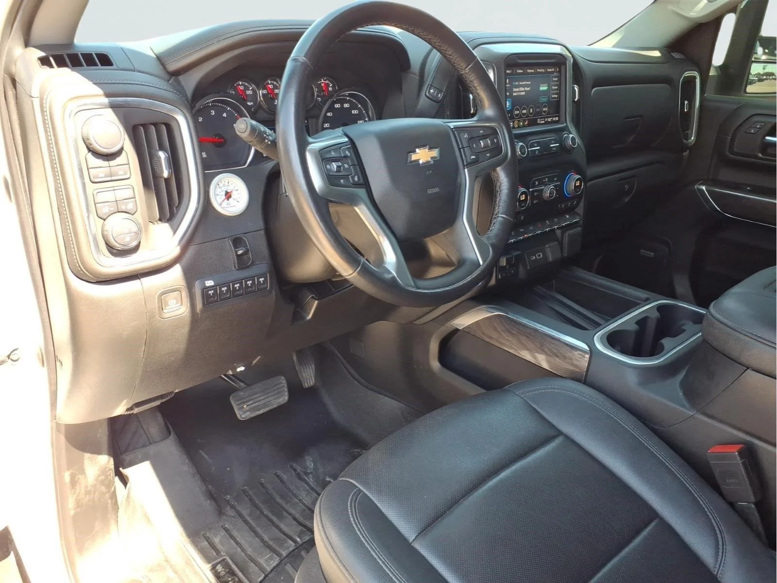 Used 2022 IRIDESCENT PEARL TRICOAT Chevrolet LTZ image 14