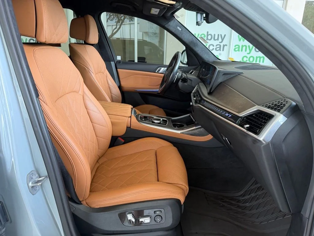 Used 2023 Gray BMW xDrive40i image 23