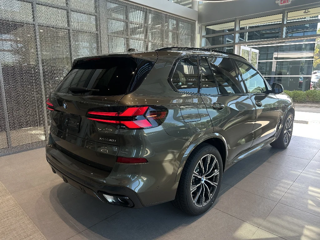 New 2026 Manhattan Green Metallic BMW xDrive40i image 6