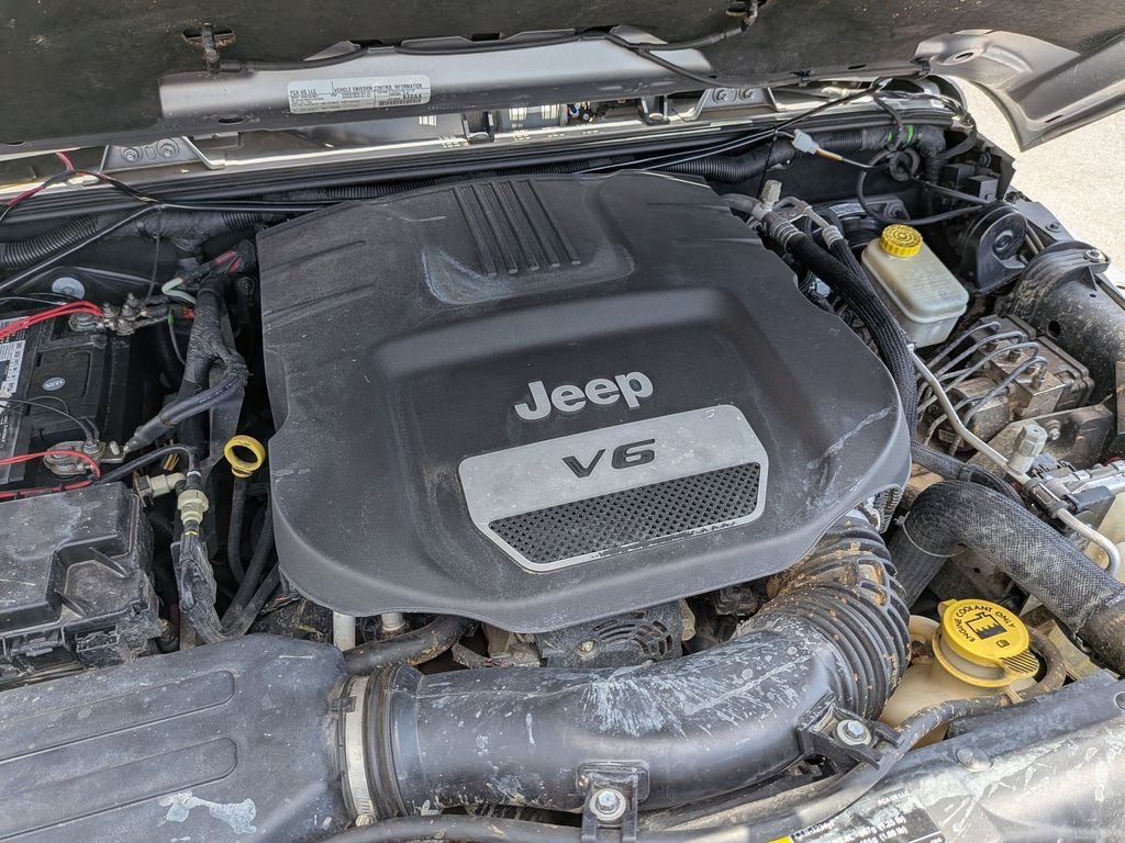 Used 2017 Silver Jeep Unlimited Sahara image 10
