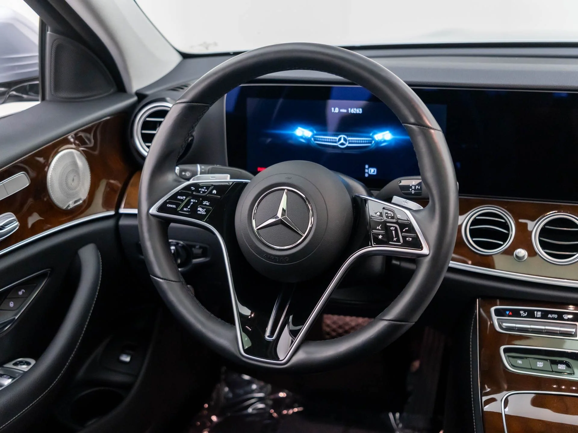 Used 2023 Silver Mercedes-Benz E 450 image 9