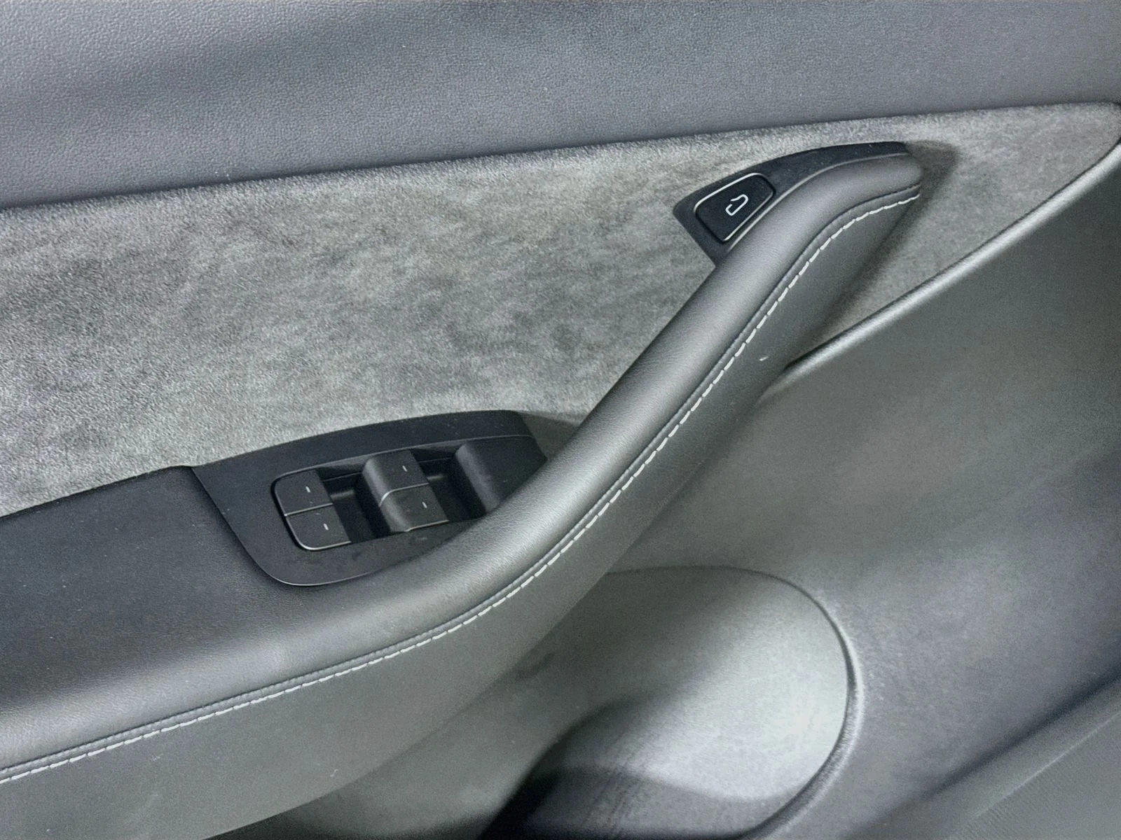 Used 2022  Tesla Long Range image 13