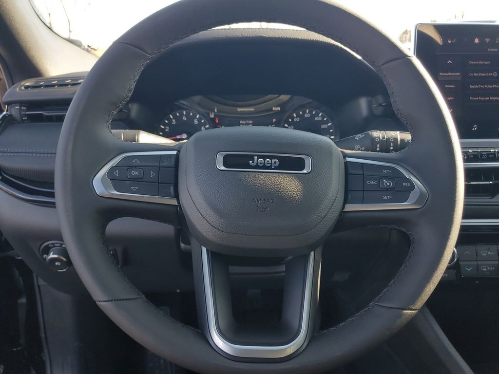 New 2026 Diamond Black Crystal Pearlcoat Jeep Latitude image 20