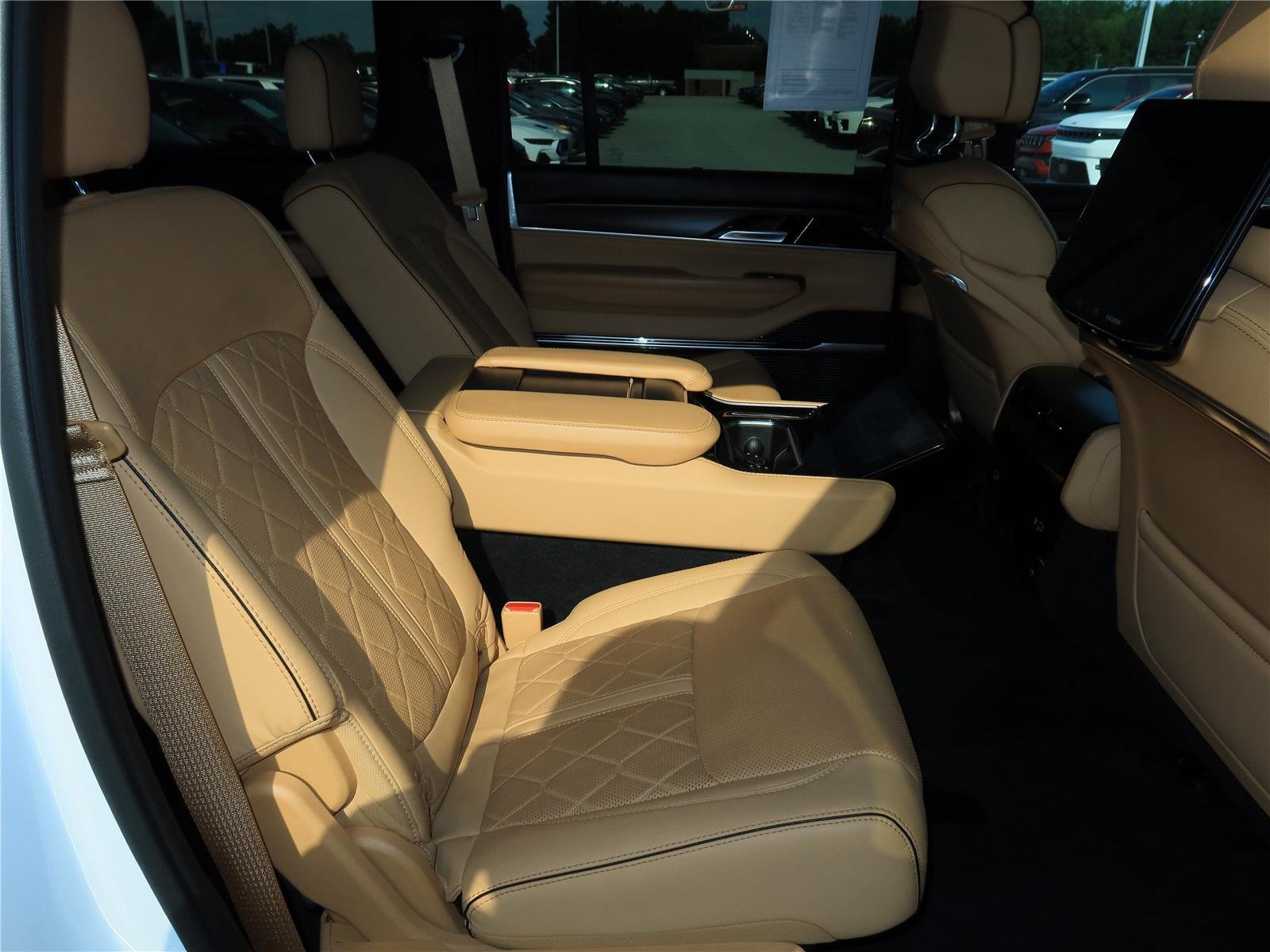 Certified Used 2025 Bright White Clearcoat Jeep Series III Obsidian image 9
