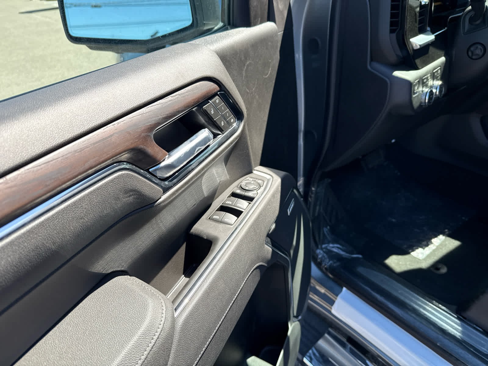 2026 GMC Sierra 1500 SLT - Photo 15