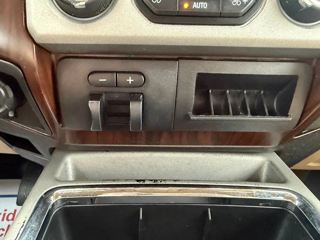 Used 2016 Oxford White Ford Lariat image 33