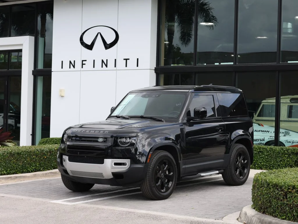 2023 Land Rover Defender SE's photo