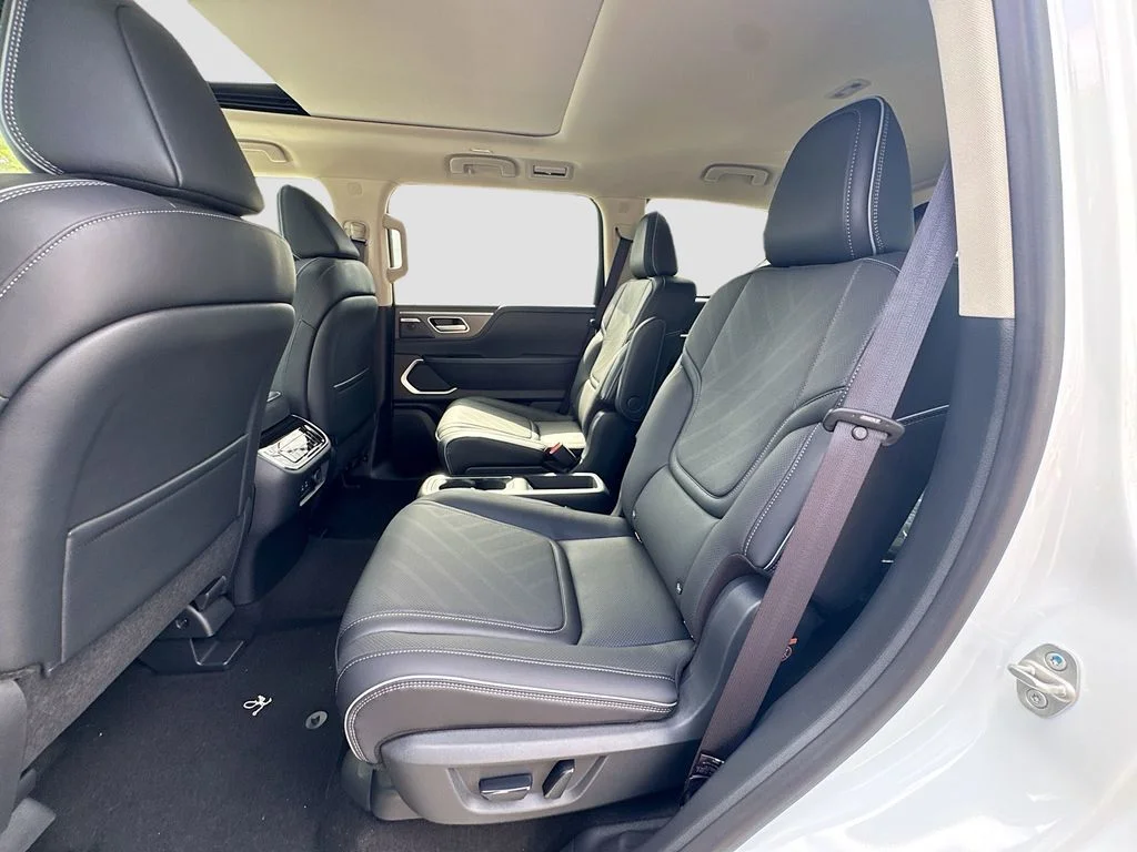New 2027 RADIANT WHITE INFINITI Luxe 2WD image 26