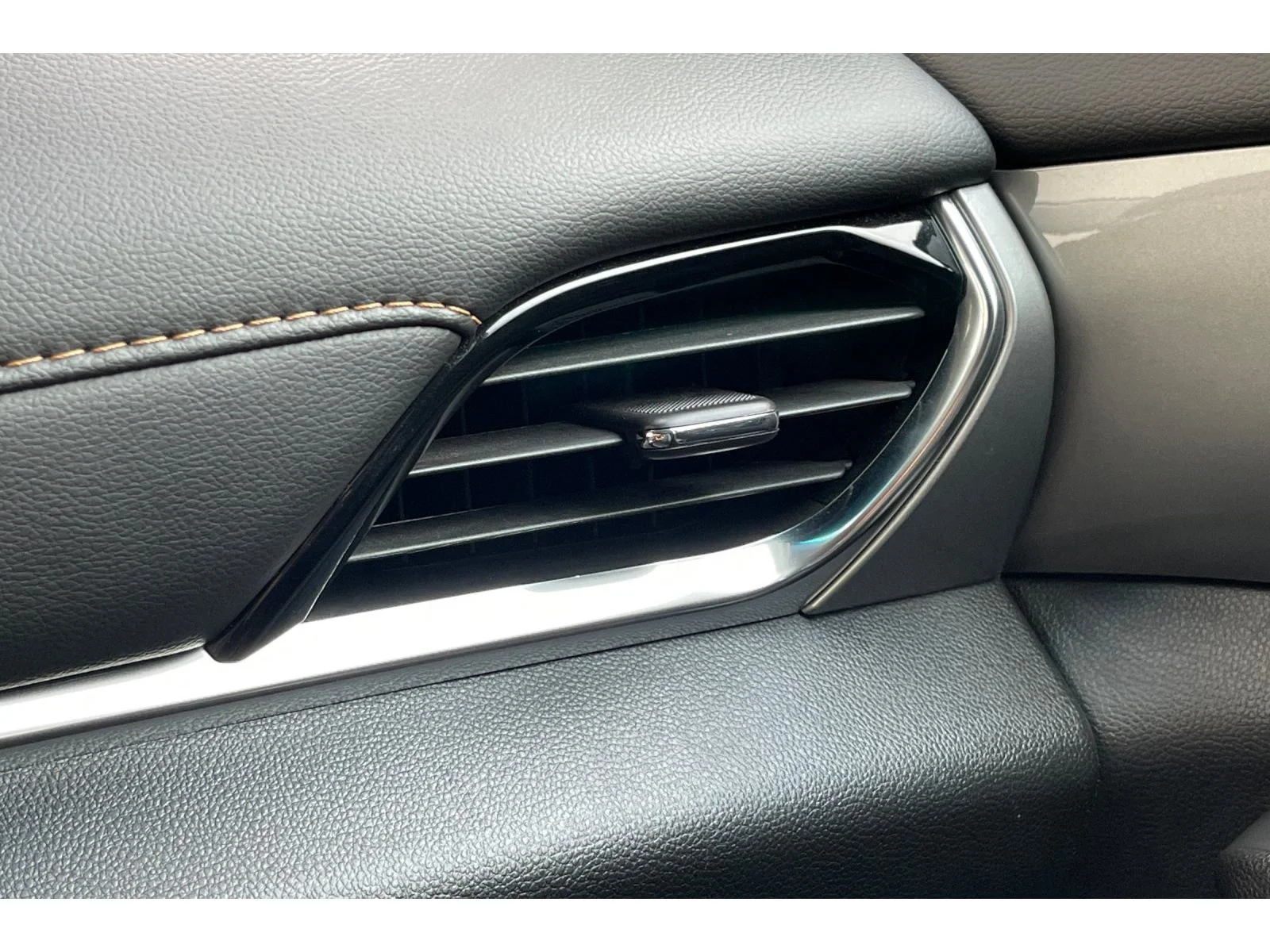 Used 2021 Mosaic Black Metallic Chevrolet LT Leather image 30