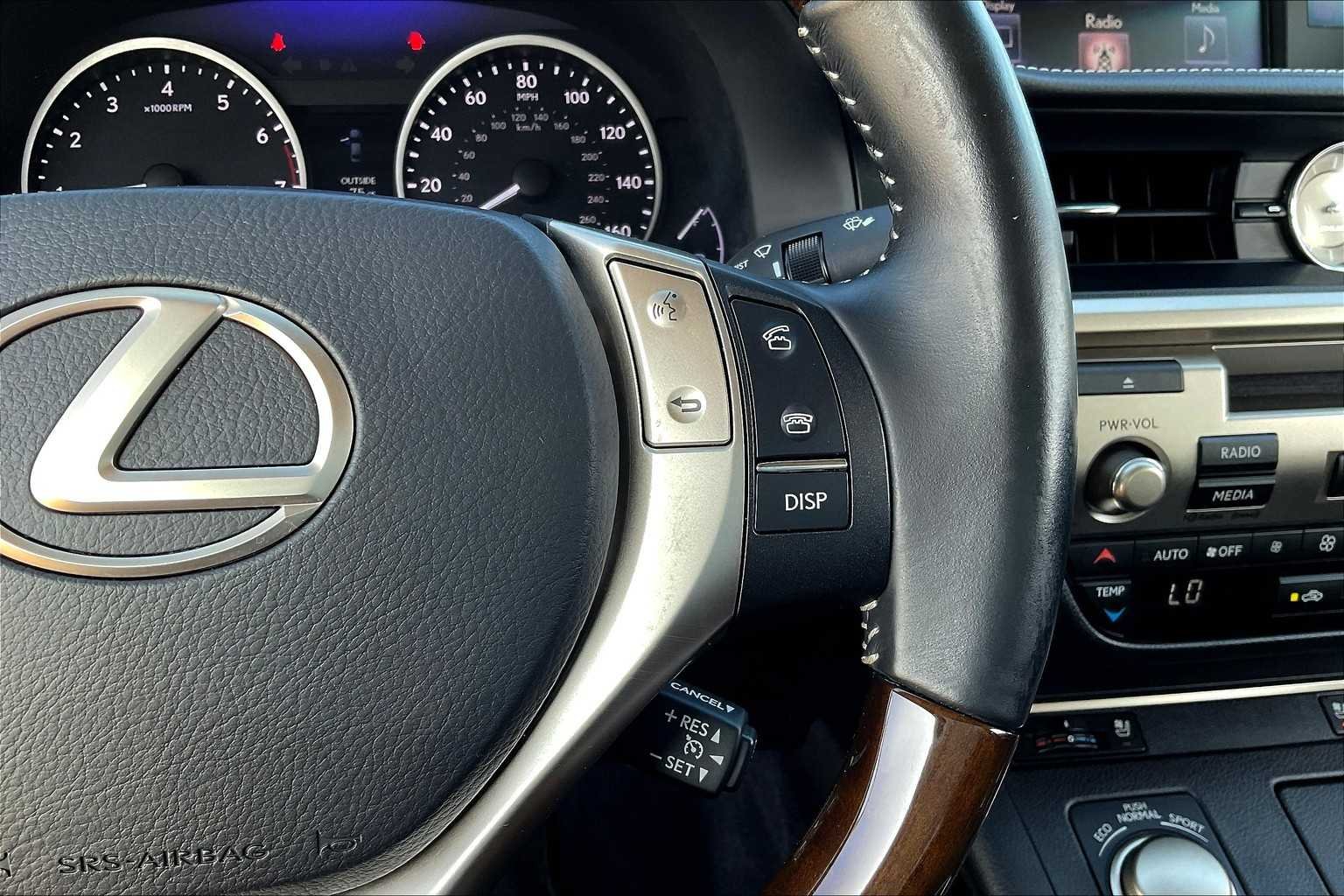 Used 2015 Atomic Silver Lexus  image 22