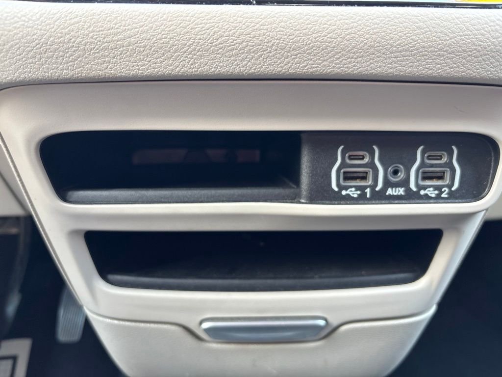 Used 2024 Silver Chrysler Touring L image 31