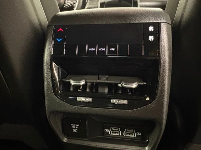 Used 2023 White Jeep Altitude image 17