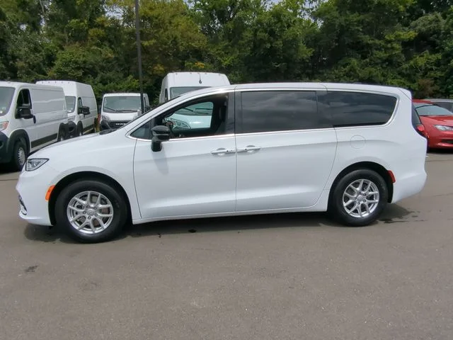 2026 Chrysler Pacifica Select - Photo 16