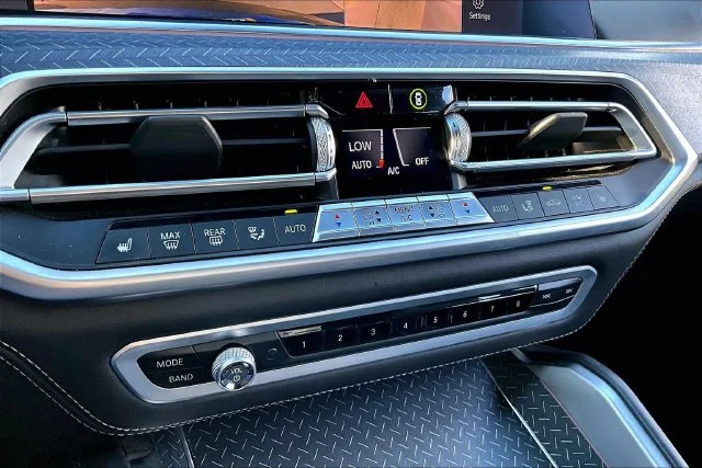 Used 2020 Gray Metallic BMW M50i image 33