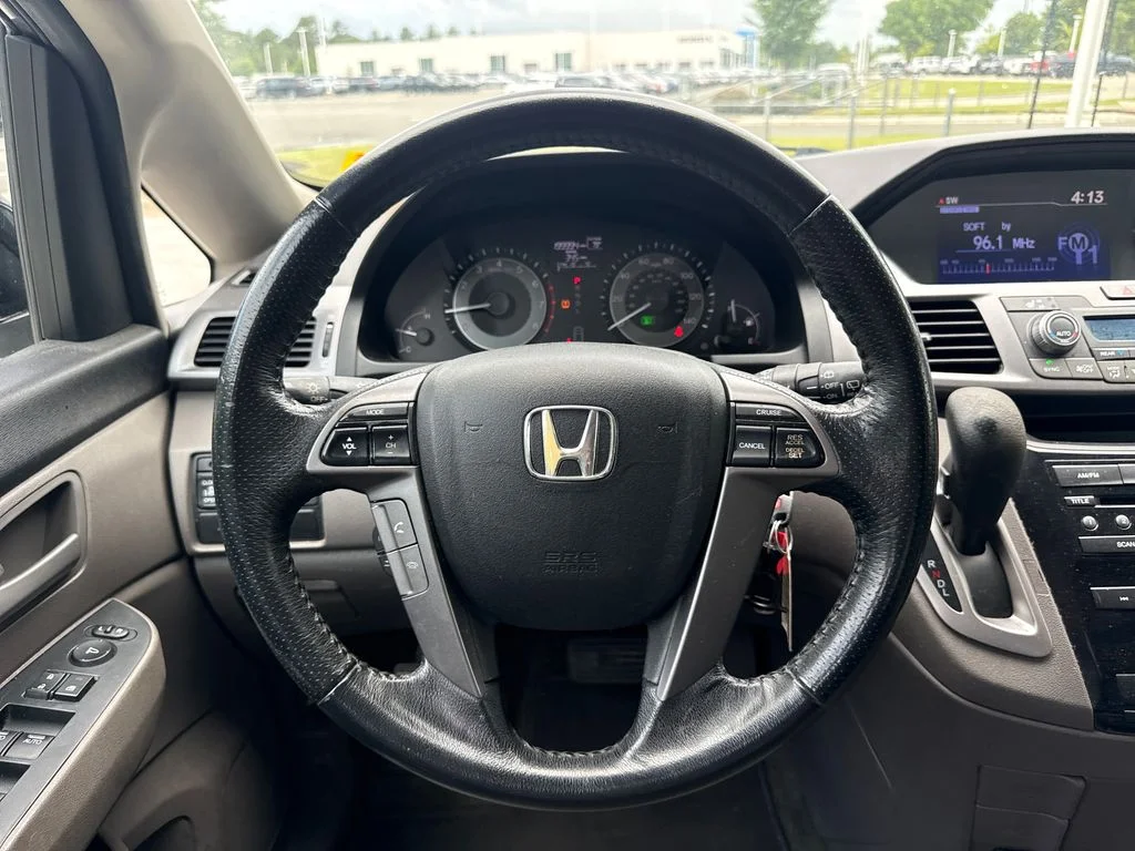Used 2013 Alabaster Silver Metallic Honda EX-L image 19