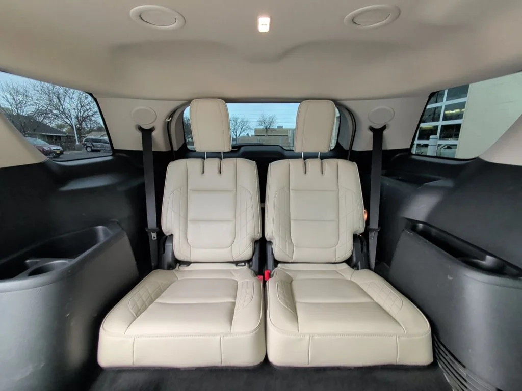 Used 2018 Silver Ford Platinum image 12